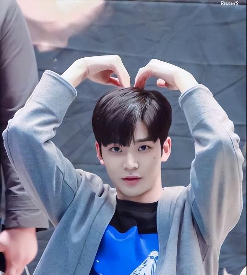 男团|韩国男团偶像泥石流！明明是脸蛋英才却被粉丝嫌弃