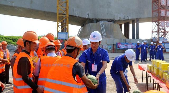 大学生|“中铁一局”迎来扩招，六险二金是保障，毕业生千万别错过了！