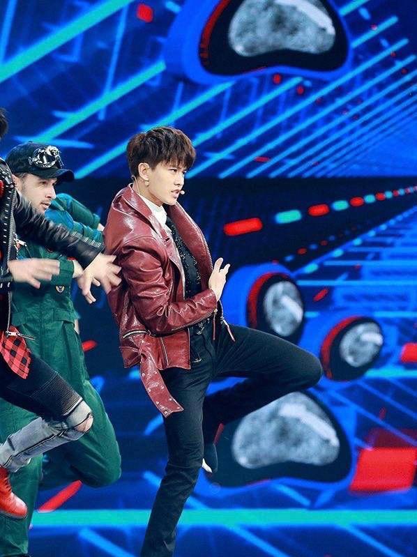 春晚|任嘉伦现身春晚彩排,国超就是这么秀!