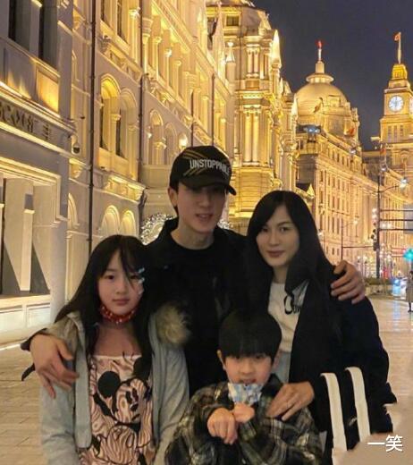 吴尊|吴尊林丽莹庆祝相恋27周年，晒甜蜜初恋照秀恩爱，自称：奋斗情侣