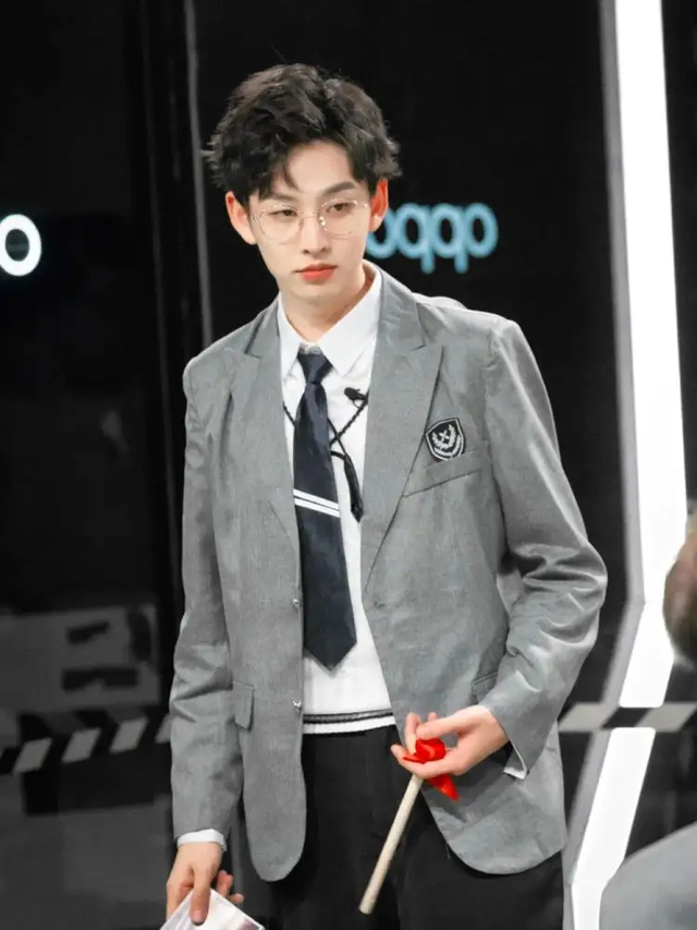 主持人|给湖南卫视的十大主持人排个名,“快乐家族”3人垫底,汪涵排第2