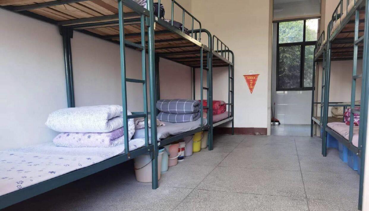 林志玲|为偏远山区的孩子建宿舍，林志玲兑现承诺，网友：大爱无疆