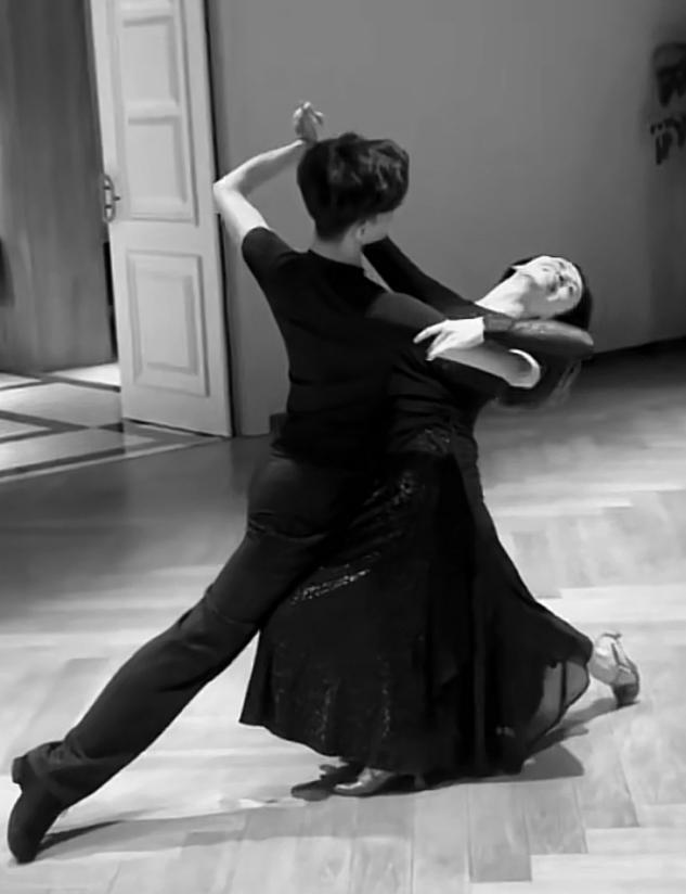 王琳|王琳解封后忙跳舞，腰身纤细身姿曼妙，与小鲜肉同框看不出年龄差