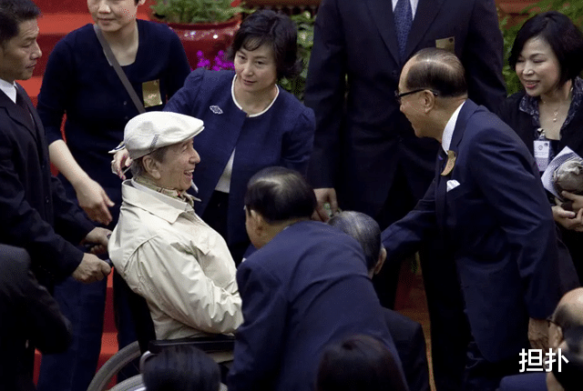 霍英东|霍英东去世了，李嘉诚早早去送行，可是何鸿燊去世他却没有出现