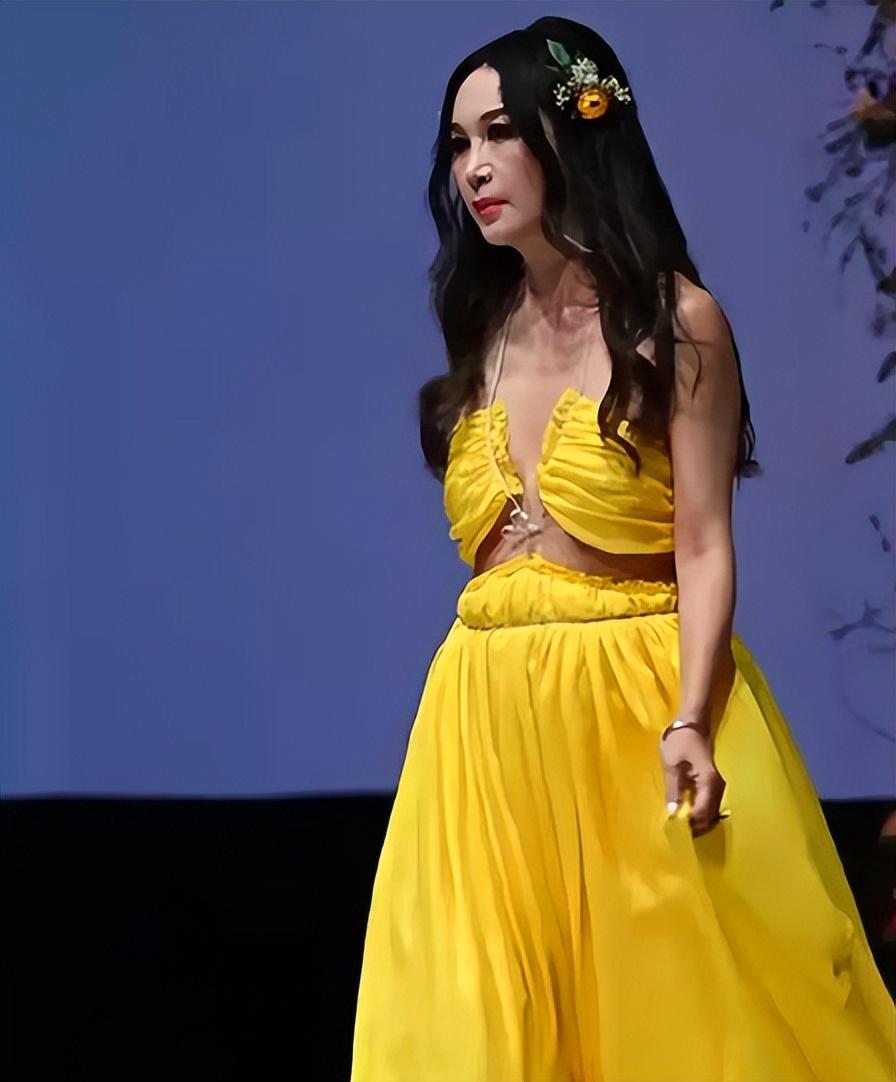 |不老女神是假的,皱纹横生、干瘪松弛、脸僵肿胀,全靠滤镜和修图!