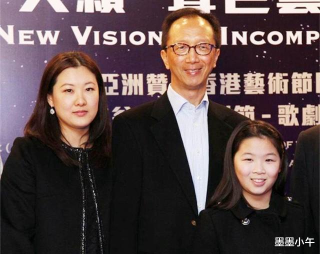 伏明霞|跳水女皇伏明霞近况：70岁丈夫当上董事长，19岁女儿亭亭玉立