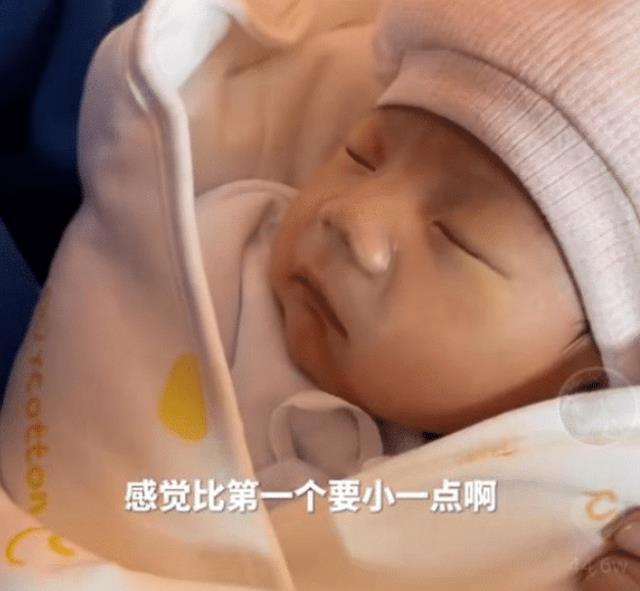 二胎|牛爱芳晒出二胎近况,被网友质疑是假娃娃,为圆谎拿保温箱当借口