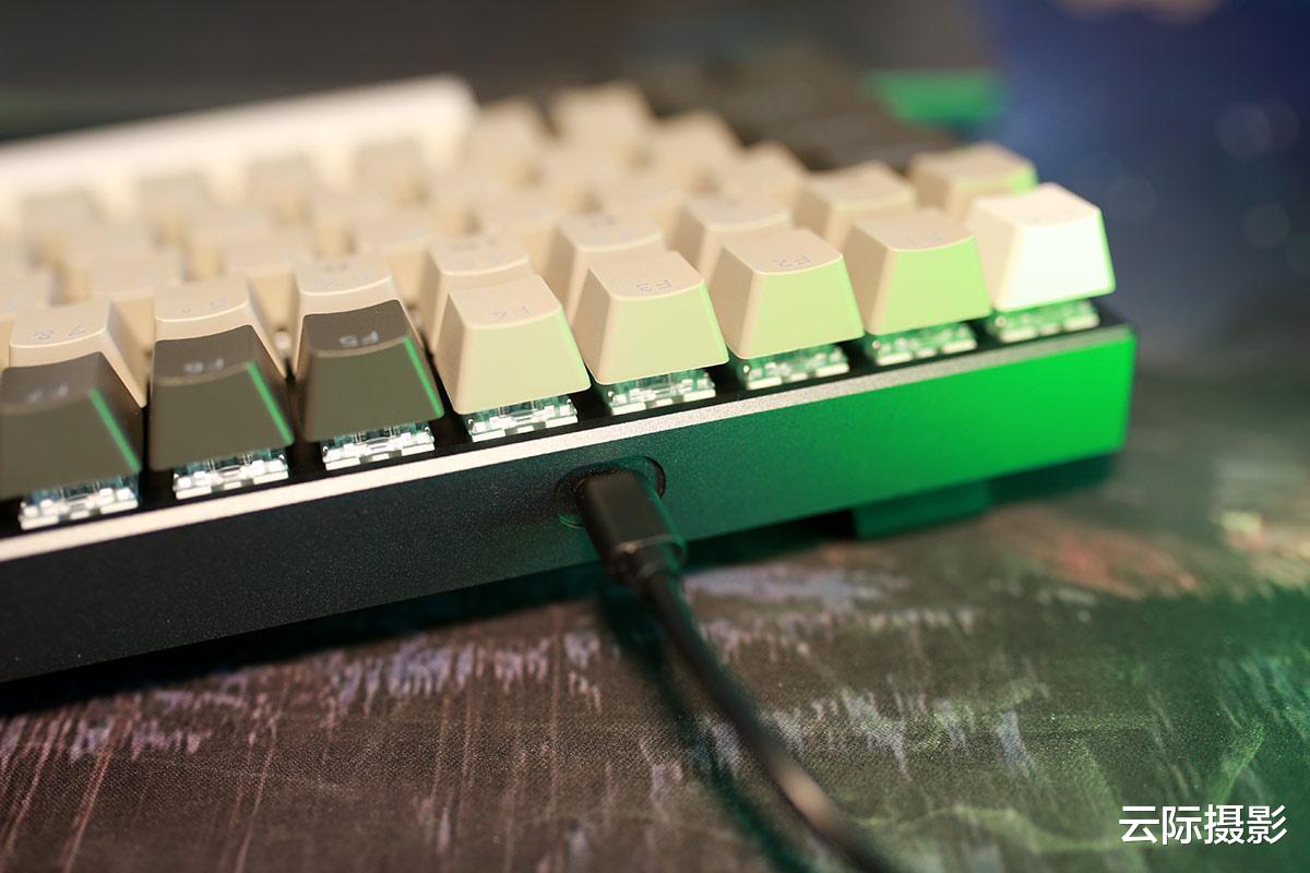 颜值高而支持多模式，雷柏V700-8A机械键盘的轻体验