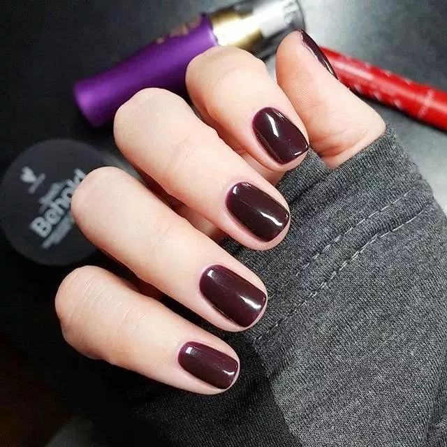 美甲 冬季做什么纯色美甲，显白又好看？