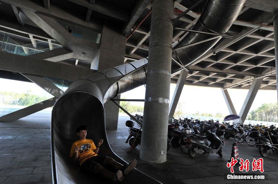 |有趣办公室 | 我在公司滑滑梯，国内10个办公室滑梯盘点