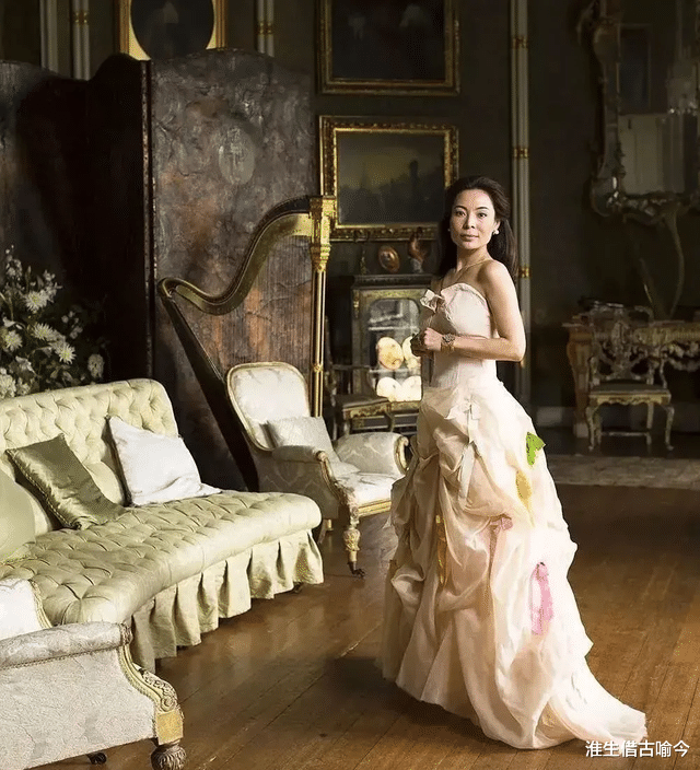 西藏|2004年林晓静嫁“穷小子”，成中国首位伯爵夫人，住6000平米古堡