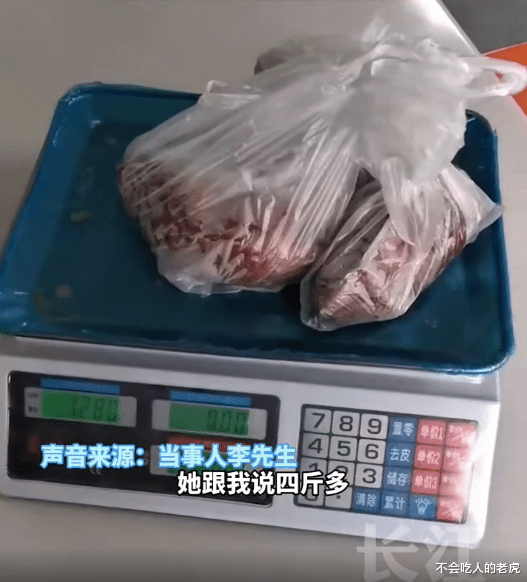 浙江嘉兴:男子买四个烤红薯,摊贩大妈说4斤重收35元,回家一过秤只有2.5斤!