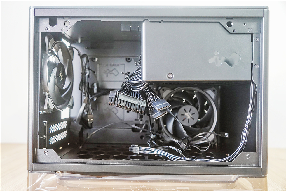 无线充电|能无线充电的电脑主机——5600X+RX6600黑狼版+迎广A1 Plus装机