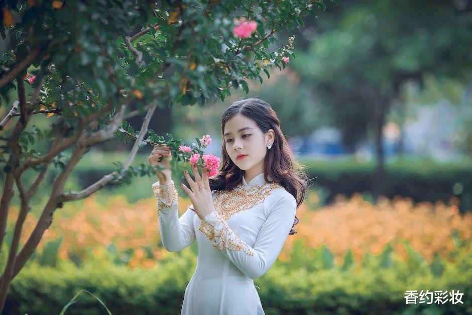 短发 新手刚开始化妆，如何画出干净的底妆，有什么讲究？