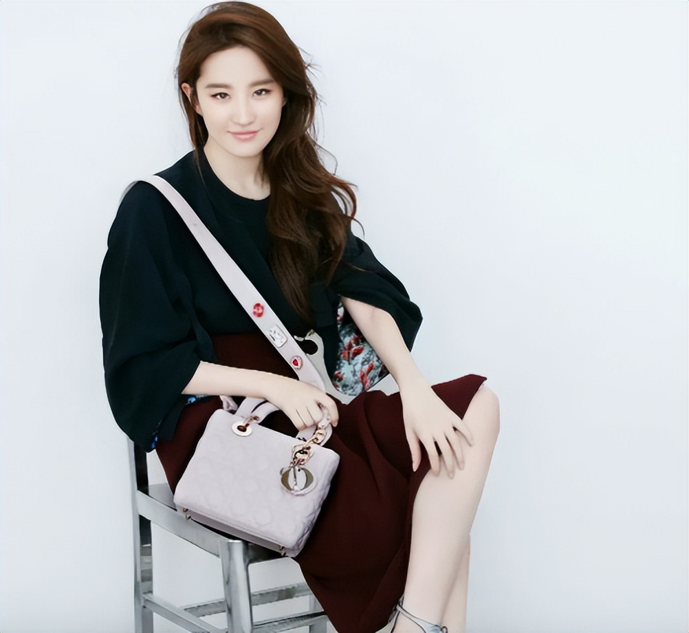 江玉燕|殷桃、杨幂和关晓彤泳衣照”,网友:养眼