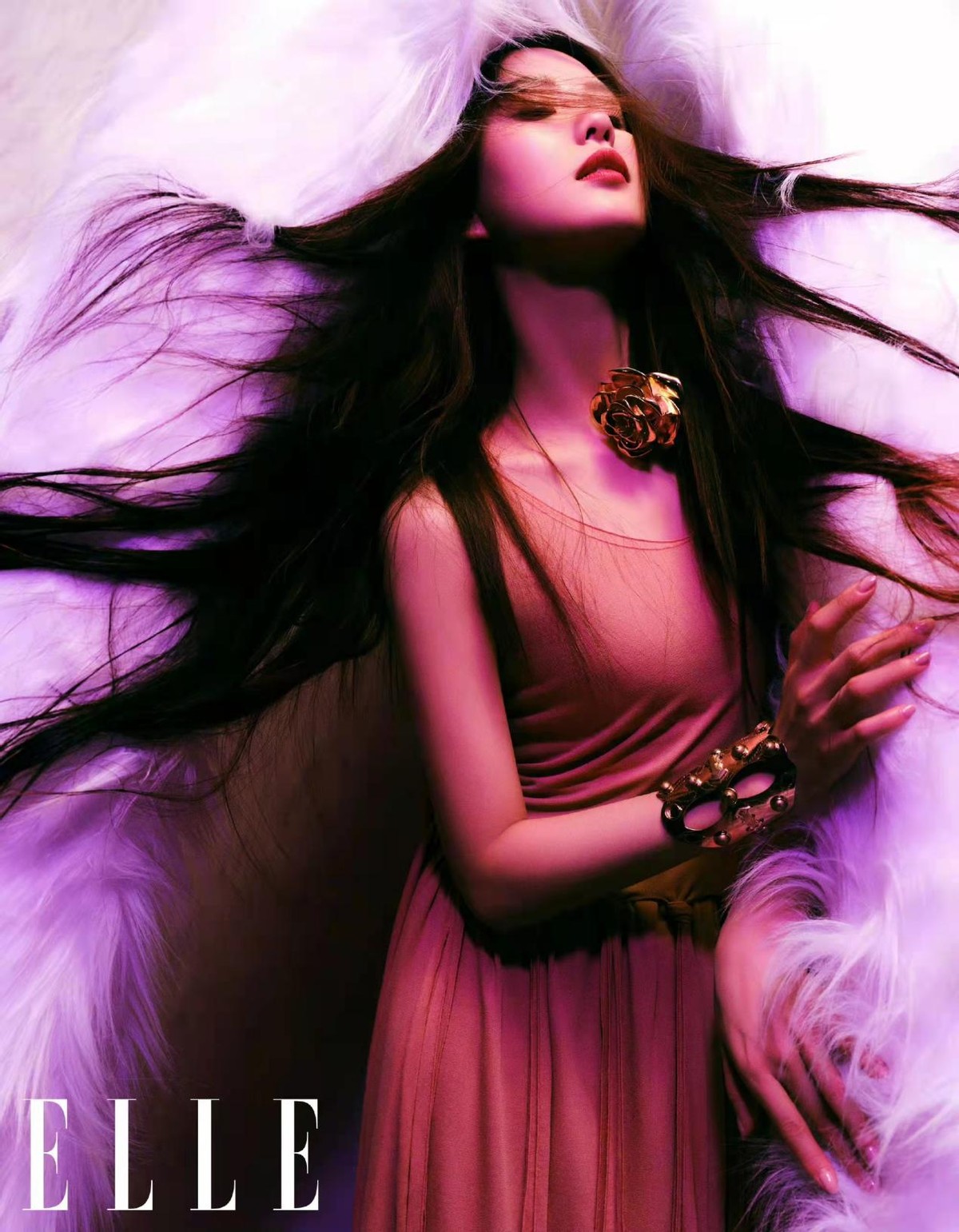 刘诗诗|刘诗诗新年首封大片封神！穿吊带花苞裙难得展现魅惑一面，超唯美