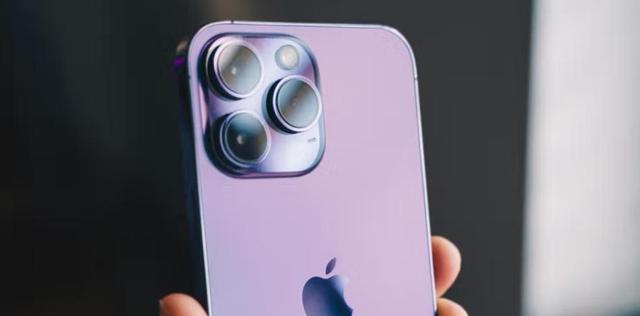 苹果iPhone14ProMax对比华为Mate50Pro，谁更强？更值得入手？