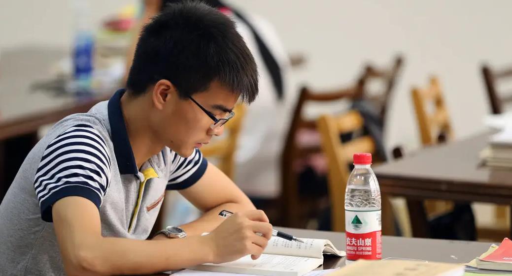 |研究生每月能领多少“钱”,金额晒出后,网友感慨怪不得都去考研