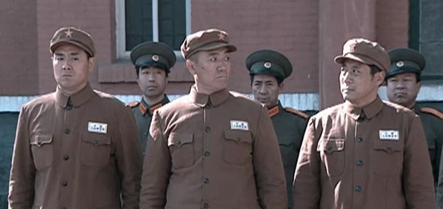 李云龙|看了《亮剑》原著,才懂李云龙宁可举枪自尽也不去东北避难的隐情