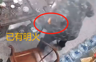 智能手机|监控:玩手机入迷,衣兜冒烟浑然不知?