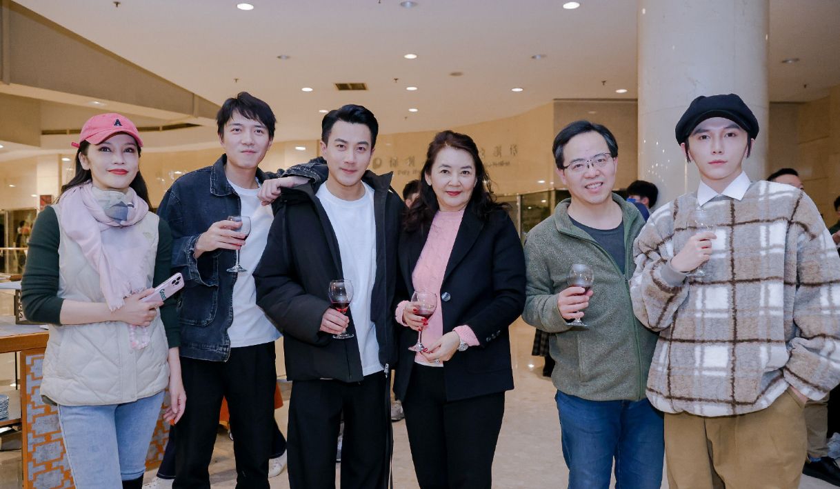 刘恺威|刘恺威李晓峰同框购物,有说有笑感情稳定,一起回家疑似同居