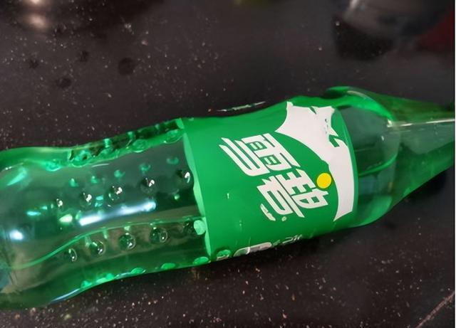 |告别60年历史,雪碧宣布永久放弃绿瓶!网友:雪碧变雪白,没灵魂