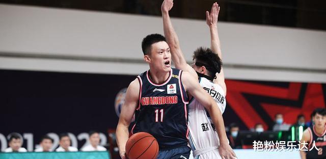青岛男篮|必须严惩苏伟禁赛易建联：10分钟再伤3人，姚明这回可不能姑息