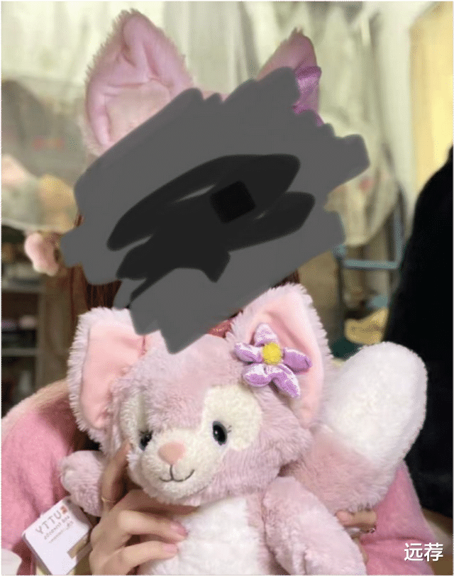 情侣|穿普拉达裙子玩苹果手机！西安学霸情侣被质疑骗取特困生补助！