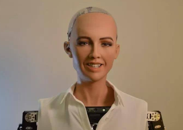索菲亚|当年声称“我将会摧毁人类”的机器人索菲亚,后来变成啥样了?