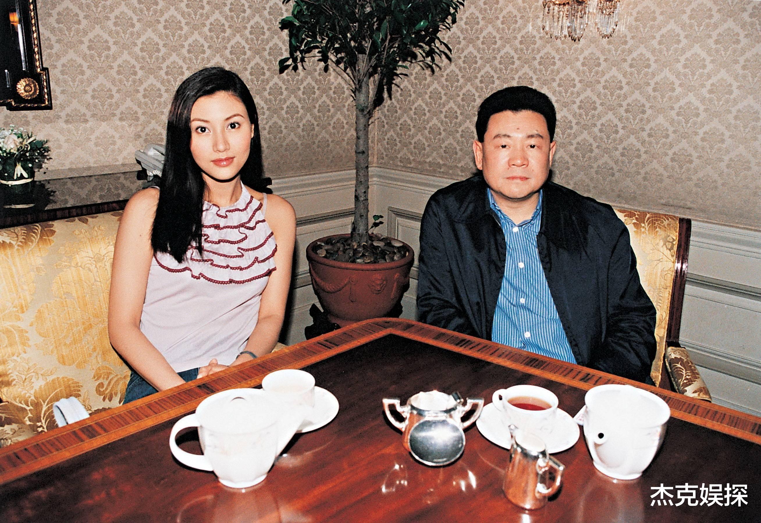 李嘉欣|李嘉欣住院上热搜，被内地与香港网友刷屏嘲讽：这是坏事做多了