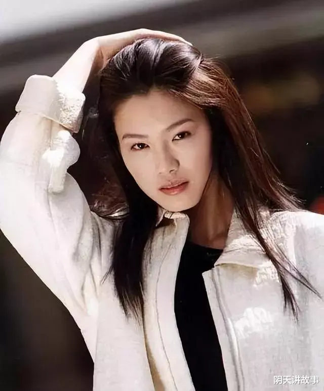 于娜|于娜，被海岩选中的那一刻起，人生就进入了一个错误的赛道