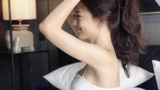 “黄衣服的妹妹现在是我的女朋友了，有啥想问的吗？”