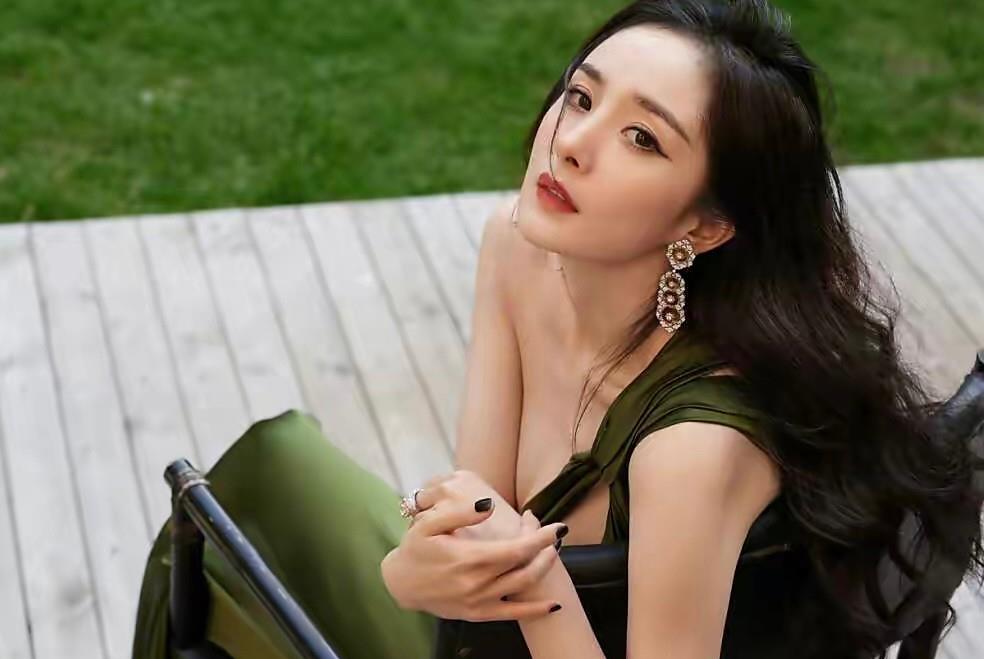 赵丽颖|85花近况尴尬？赵丽颖转型难，刘诗诗演技被嘲，唐嫣2年未拍戏