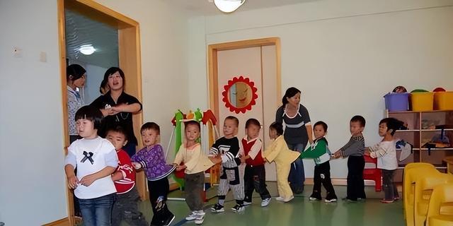 幼儿园变相“摸家底”,家长神操作绝了,家长:跟我斗你还嫩点