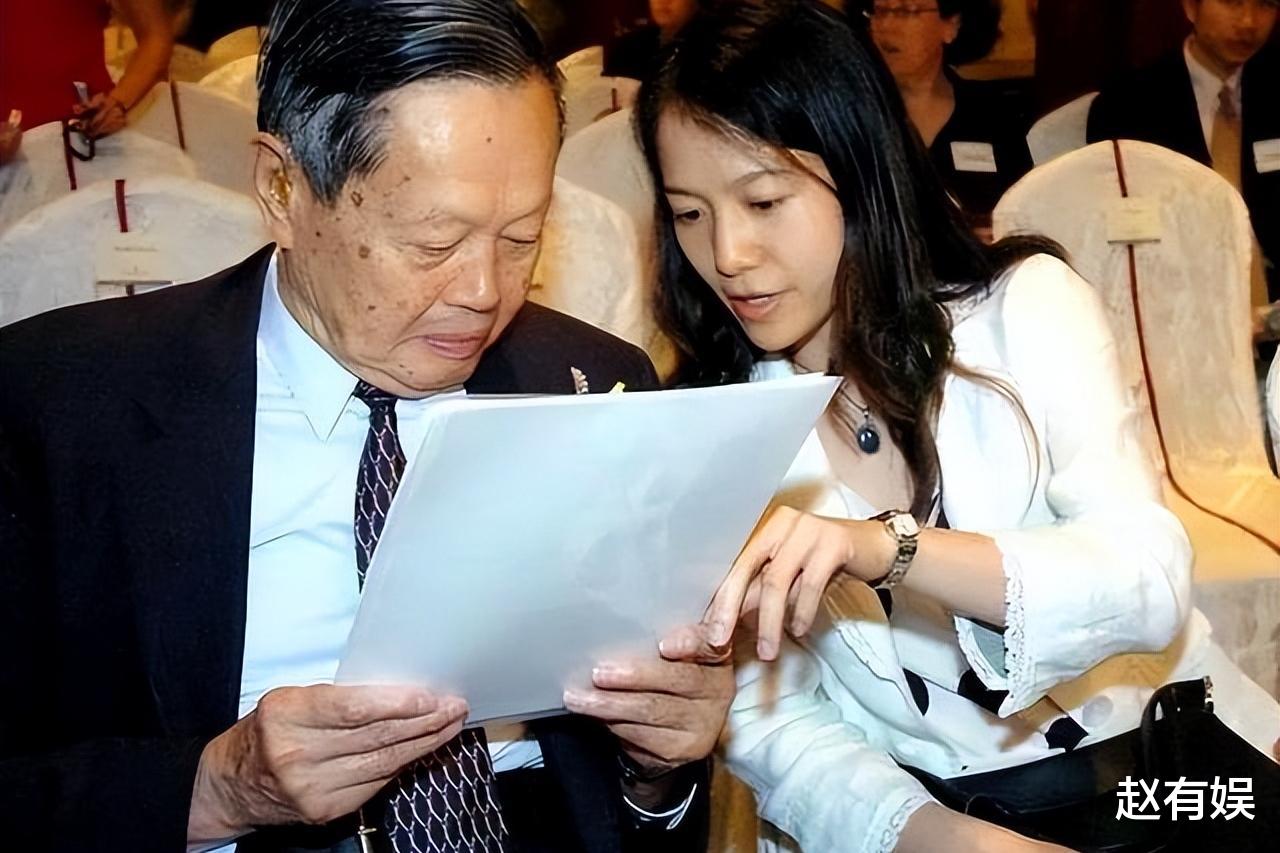 翁帆|为照顾大54岁老公，翁帆坚持早睡早起18年，如今杨振宁已100岁