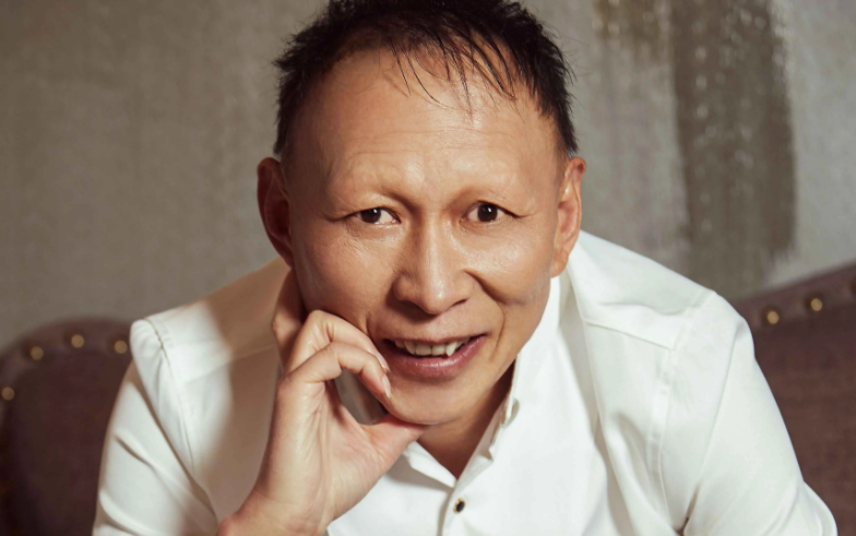 李明|老戏骨李明:因长得太丑曾吓哭蒋雯丽,他的女儿却美若天仙