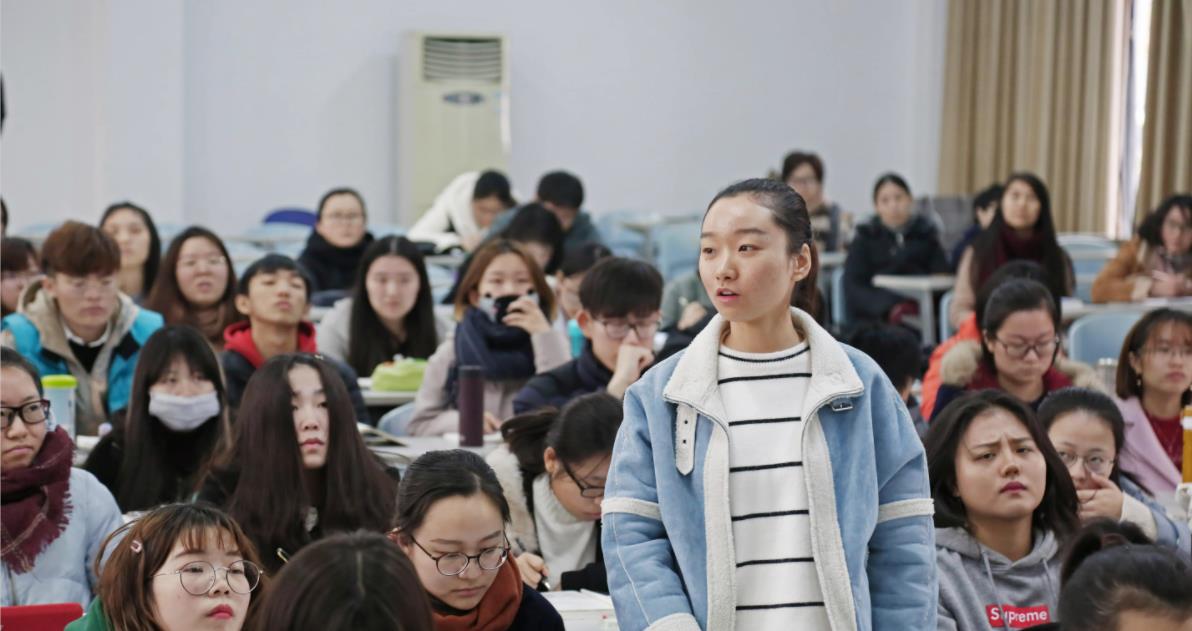 河南大学女生扔掉隔离餐,并称“狗都不吃”,父母身份曝光引争议