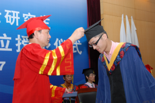 本科生|只是找工作更容易？看了研究生的“隐藏福利”后，本科生后悔没考