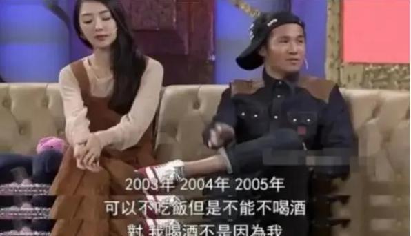 曹格|曹格离婚后判若两人,打扮时尚妆发精致,开车接女儿回千万豪宅