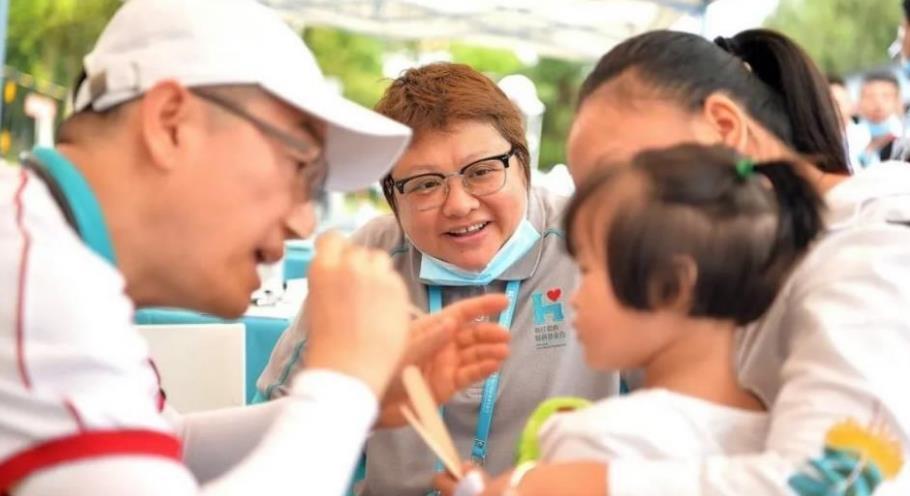 韩红|当年韩红被继父扫地出门，韩红年入5000万之后，继父回头认亲