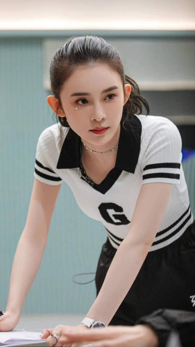 赵樱子|赵樱子晒名牌包被批炫富，房间堆满奢侈品，网友感慨明星赚钱容易