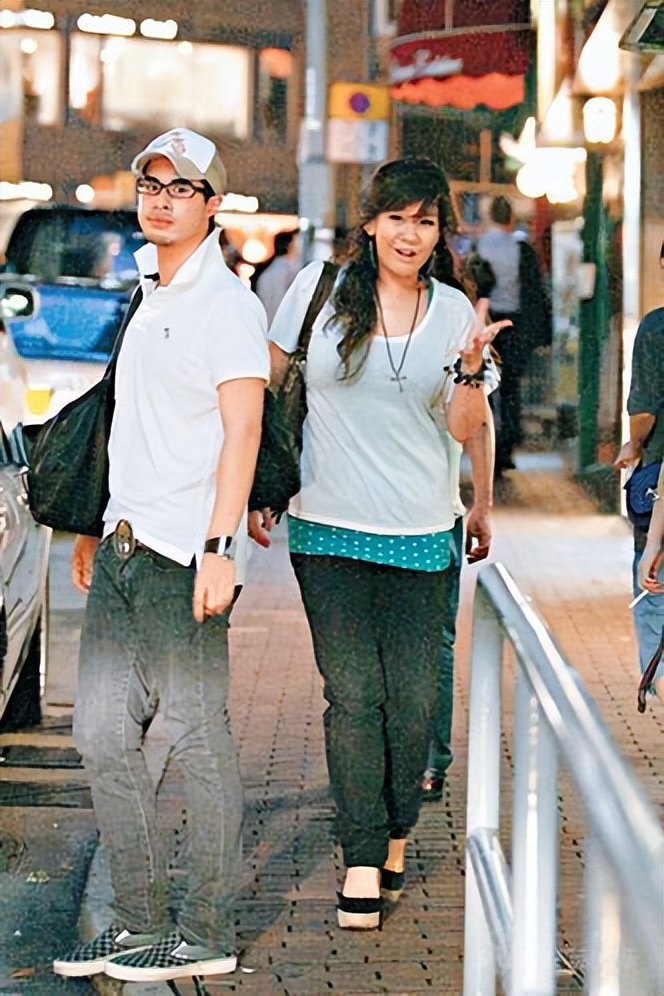 郑欣宜|港媒曝光郑欣宜新恋情，与强壮男友甜蜜约会，减肥后显得小鸟依人
