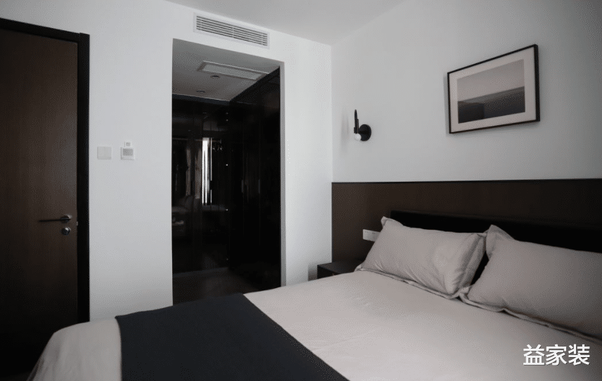 直男的家也能很精致,黑白风更显个性,展现低调的张扬感