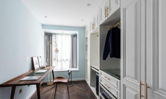 67平现代二居室，白色来定位整个空间在精致中尽显优雅