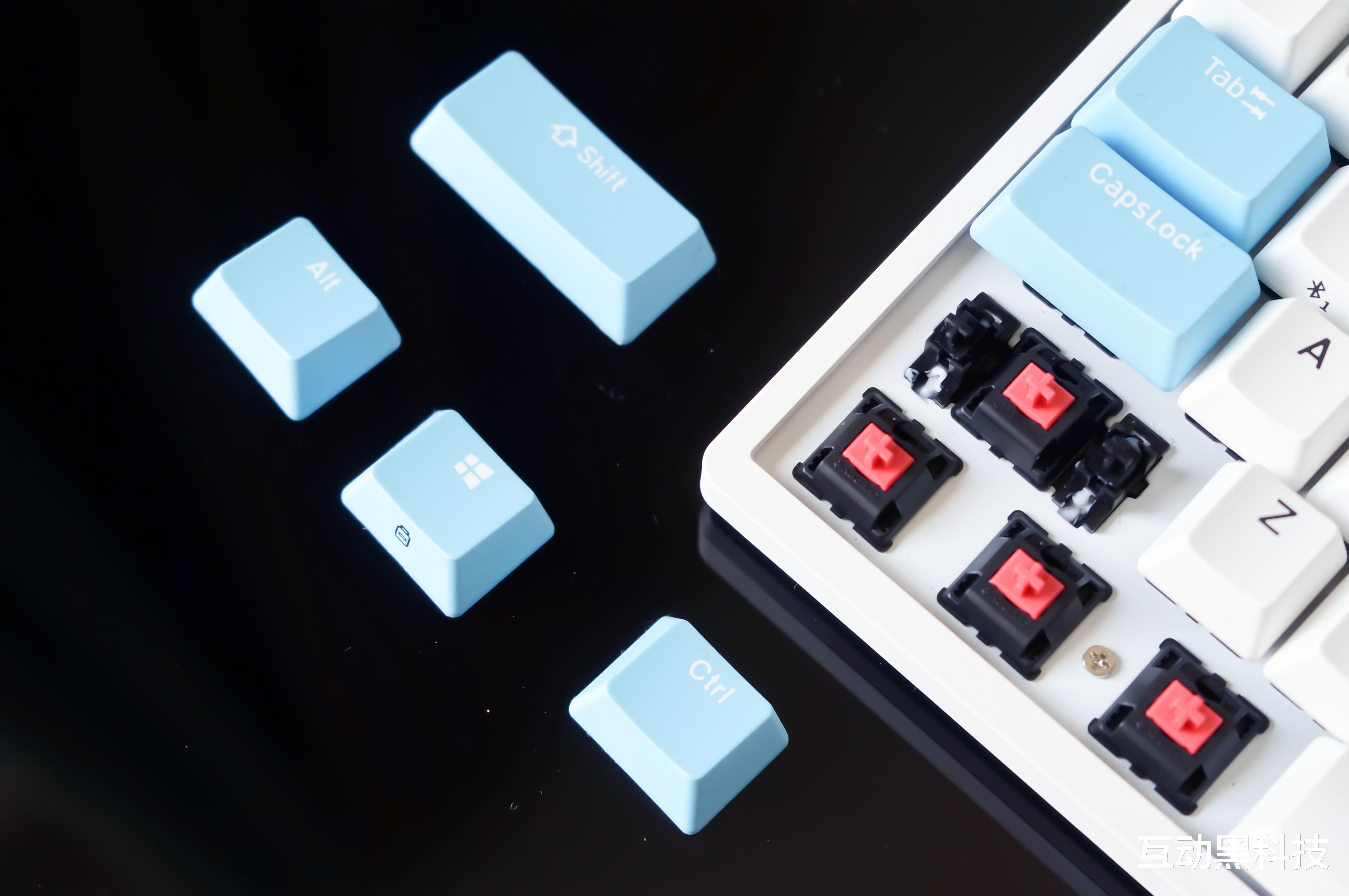 键盘|太过分了，颜值出众，性能更出众！杜伽K320w 真实上手