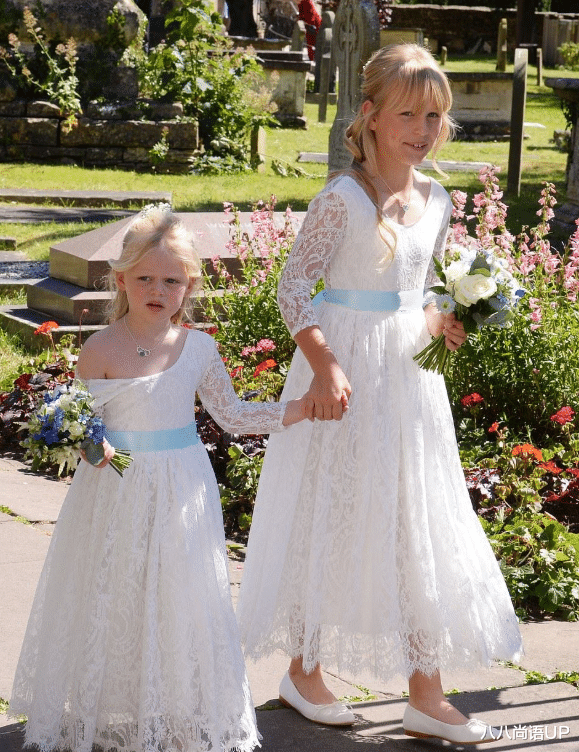 扎拉同父异母妹妹大婚，安妮公主也一同前往，俩女儿给小姨当花童