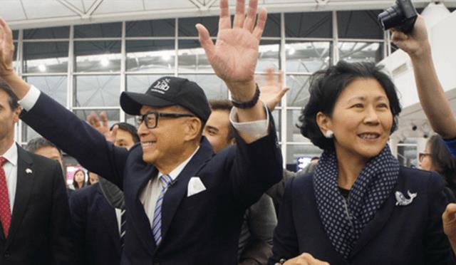 梁洛施|两个嫁不进李家的女人：梁洛施住20亿豪宅，周凯旋出门带宝马车队