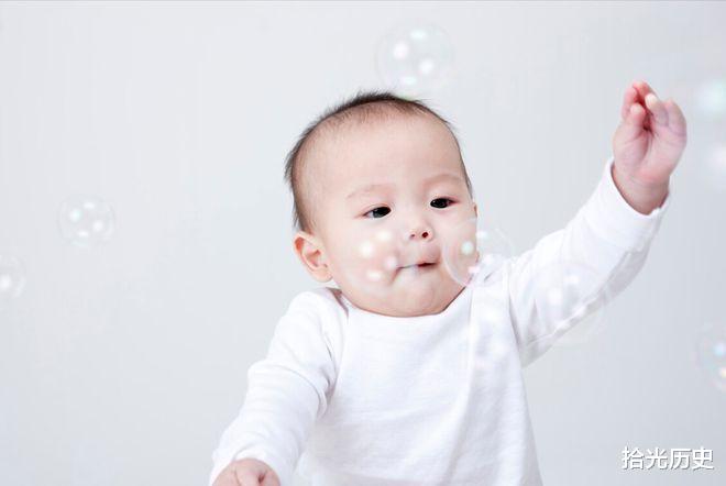 1993年,一位智障光棍收养了一个弃婴,20后两人竟对薄公堂