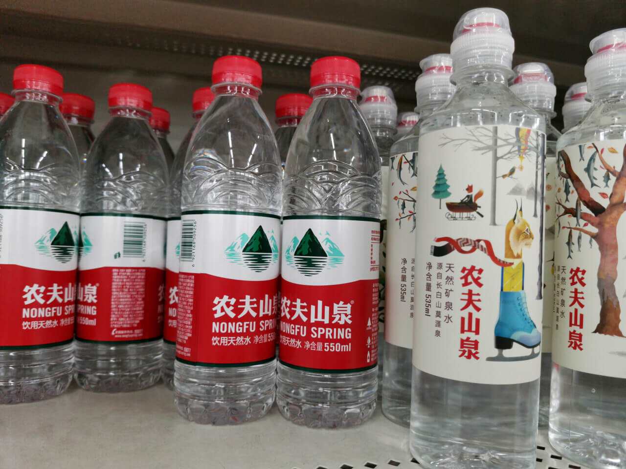 混得“最失败”的瓶装水,花60亿打广告亏了40亿,无奈溃败离场