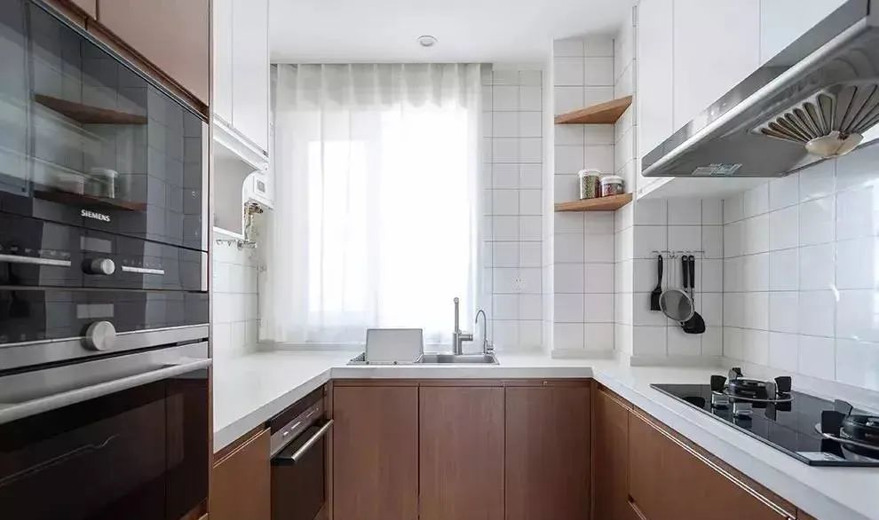 参观同事新房,一进门就被迷住,头一次见洗衣机放餐厅,晒晒